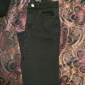 Black American Eagle skinny jeans